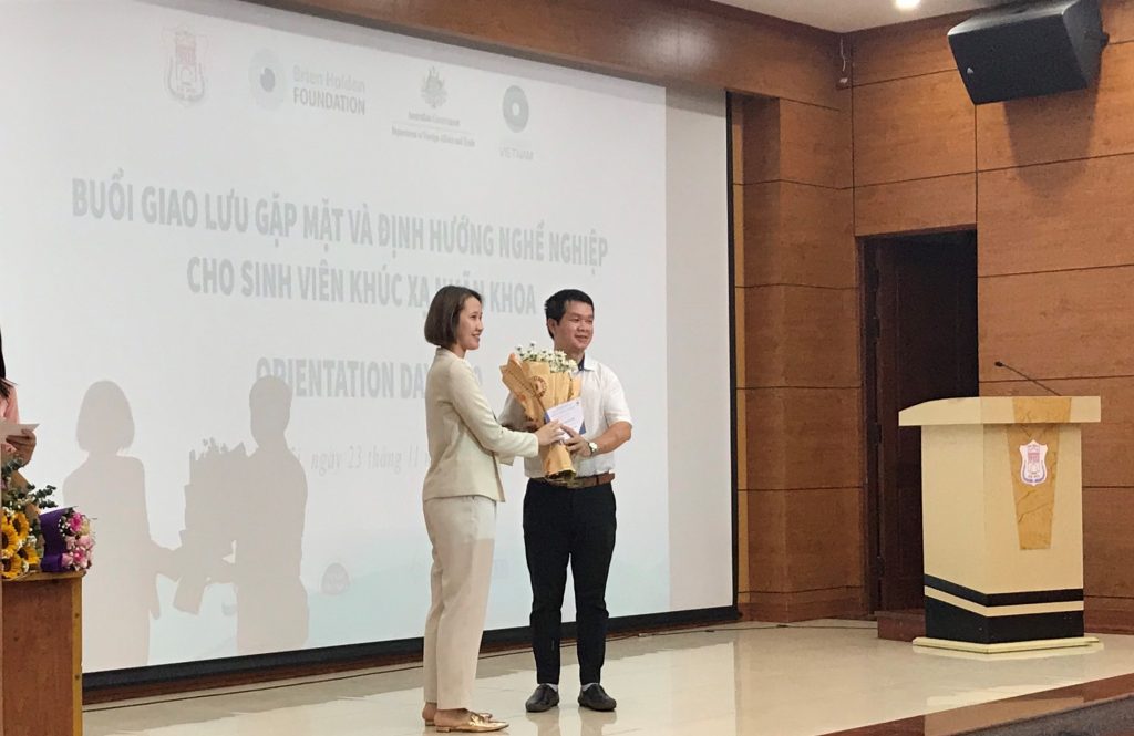Legatek, nhà phân phối của Heine tại Việt Nam, tài trợ buổi định hướng nghề nghiệp cho sinh viên khoa Khúc xạ nhãn khoa  ORIENTATION DAY 2020